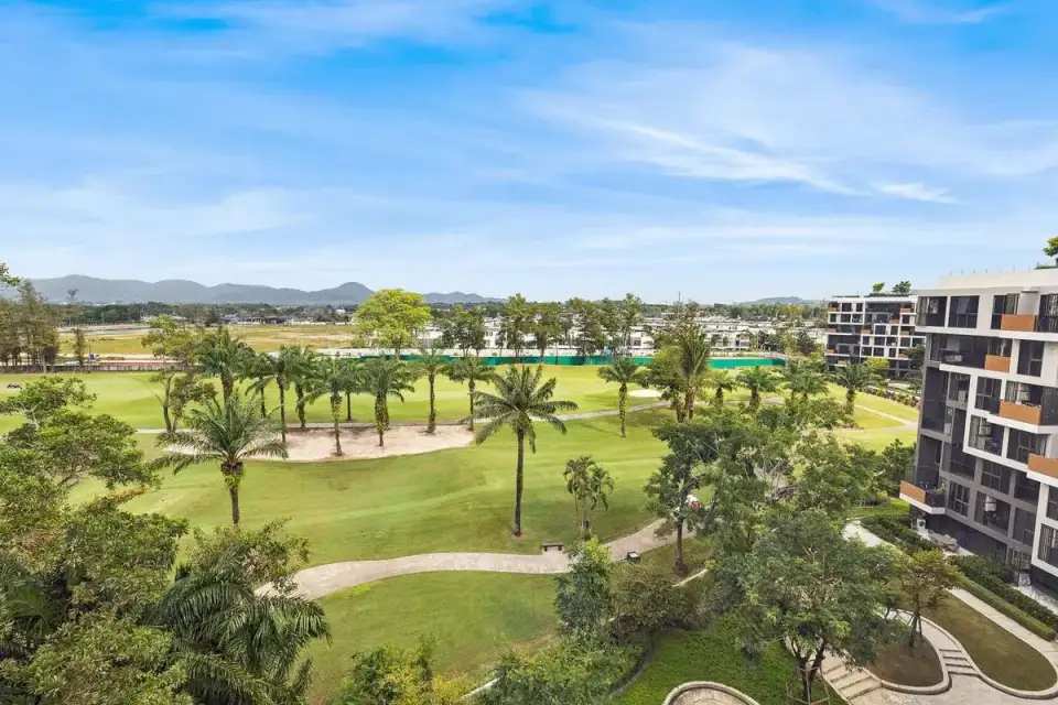 Квартира с 2 спальнями и видом на гольф-поле в Skypark Aurora Laguna Phuket — Скай Парк Аврора