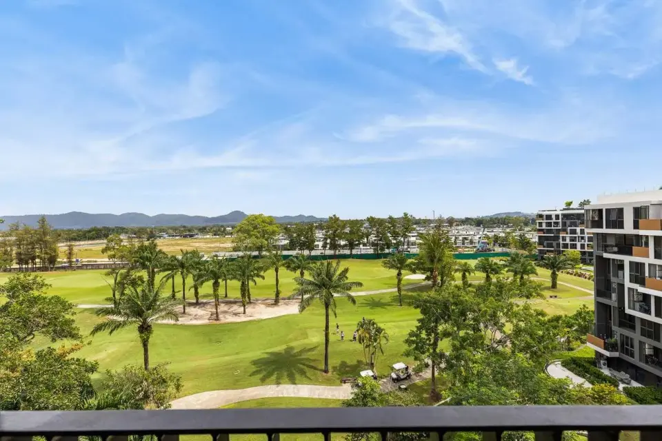 Квартира с 2 спальнями и видом на гольф-поле в Skypark Aurora Laguna Phuket — Скай Парк Аврора