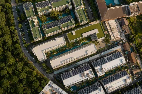 The Indeed Condo Pattaya — новое кондо в Джомтьене рядом с пляжем — бассейн и общественная инфраструктура