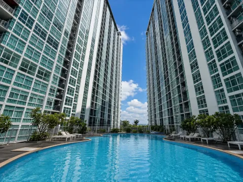 The Twin Tower Jomtien Pattaya — shared pool and communal facilities