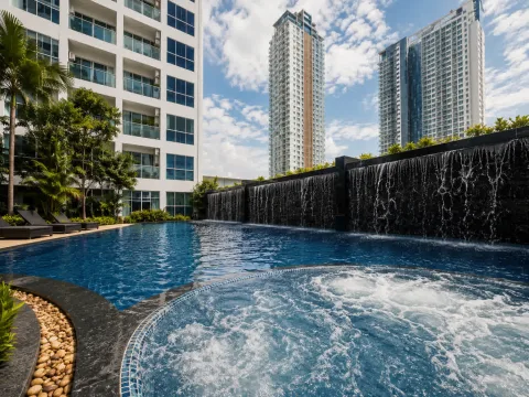 Nam Talay Pattaya — shared pool and communal facilities