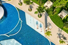 Copacabana Beach Jomtien — Condo Near Jomtien Beach in Pattaya — landscaped area and leisure space