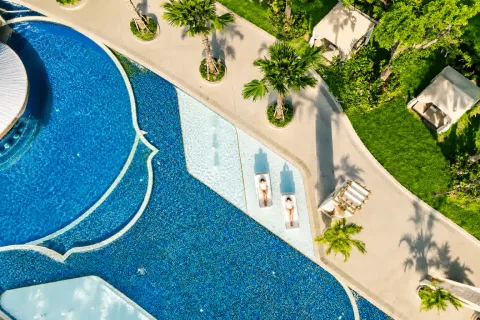 Copacabana Beach Jomtien — Condo Near Jomtien Beach in Pattaya — landscaped area and leisure space