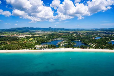 Banyan Tree Beach Residences Oceanus — landscaped area and leisure space
