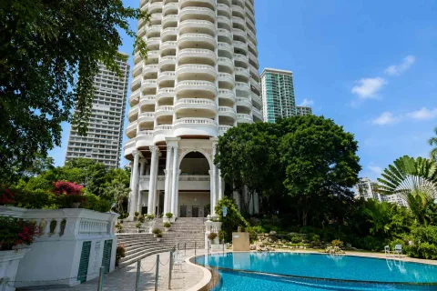 Park Beach Condominium — квартиры у пляжа Вонгамат в Паттайе — общий вид проекта в районе Вонгамат / Наклуа