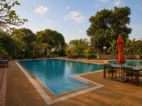 Grand View Condo Pattaya — Condos near Ban Amphur Beach — landscaped area and leisure space