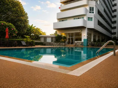 Grand View Condo Pattaya — Condos near Ban Amphur Beach — shared pool and communal facilities