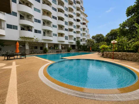 Grand View Condo Pattaya — Condos near Ban Amphur Beach — interior living space