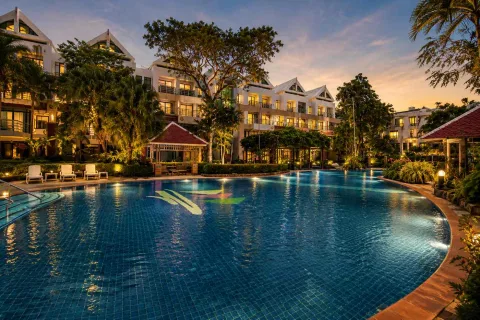 Metro Jomtien Condotel — architecture and facade