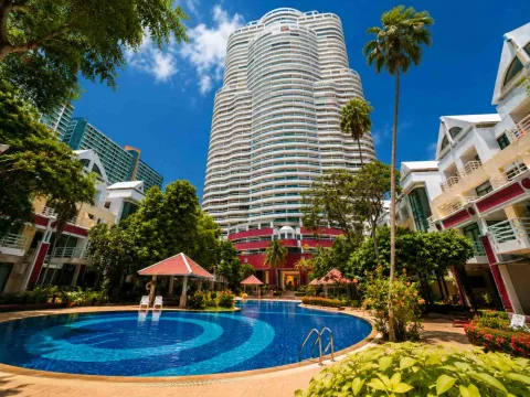 Metro Jomtien Condotel — shared pool and communal facilities