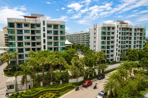 Dusit Grand Park 1 — shared pool and communal facilities