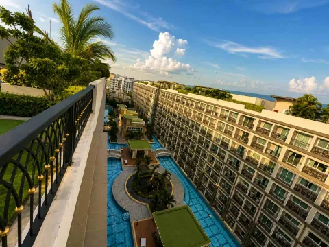 Dusit Grand Park 2 — architecture and facade