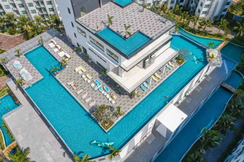 Arcadia Beach Resort — Ready Condos in South Pattaya — landscaped area and leisure space