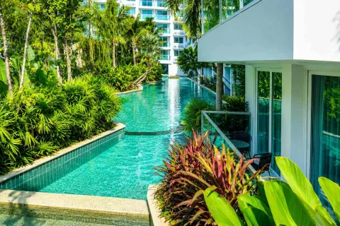 Amazon Residence Pattaya — готовые квартиры в Джомтьене — бассейн и общественная инфраструктура