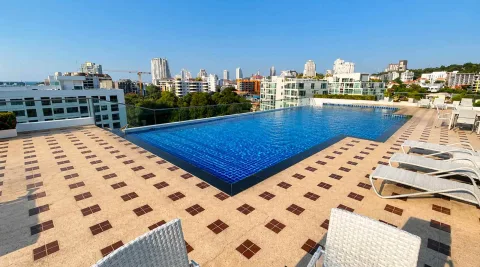Nova Ocean View Pattaya — квартиры на Пратамнаке — бассейн и общественная инфраструктура