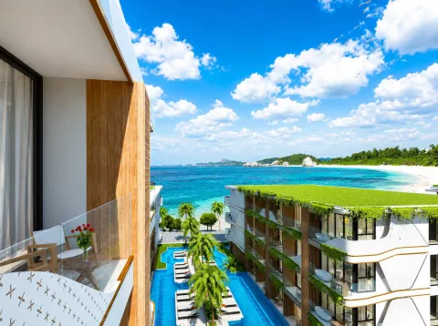 Sunshine Beach Resort & Residences — квартиры у пляжа Лаян на Пхукете — бассейн и общественная инфраструктура