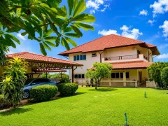 Bang Saray House — спальня или приватная зона