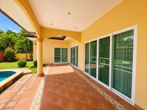 Single House Huay Yai — 3-Bedroom House, 144 sqm — landscaped area and leisure space