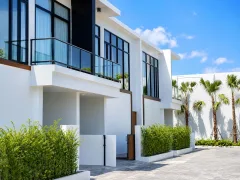 The Rich Garden — architecture and facade